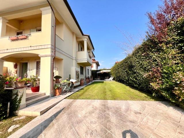 Villa in vendita a Forte dei Marmi LU