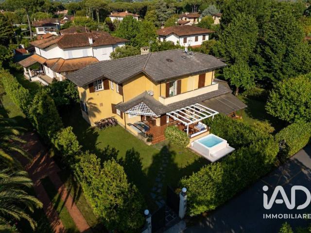 Villa in vendita a Forte dei Marmi LU