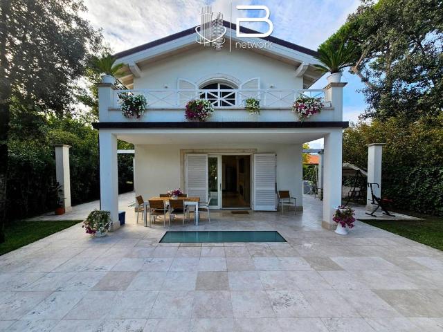 Villa in vendita a Forte dei Marmi LU