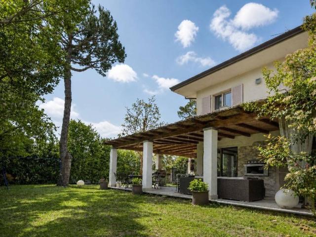 Villa in vendita a Forte dei Marmi LU