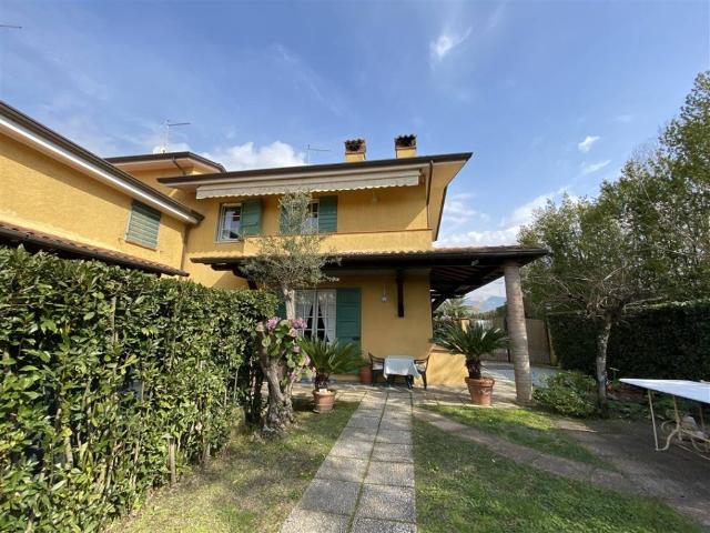 Villa in vendita a Forte dei Marmi LU