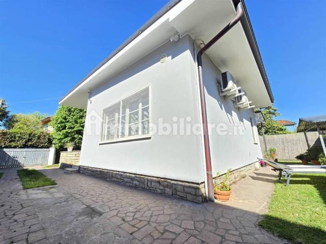 Villa in vendita a Forte dei Marmi LU