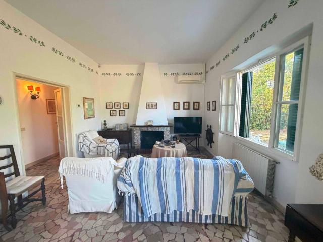 Villa in vendita a Forte dei Marmi LU