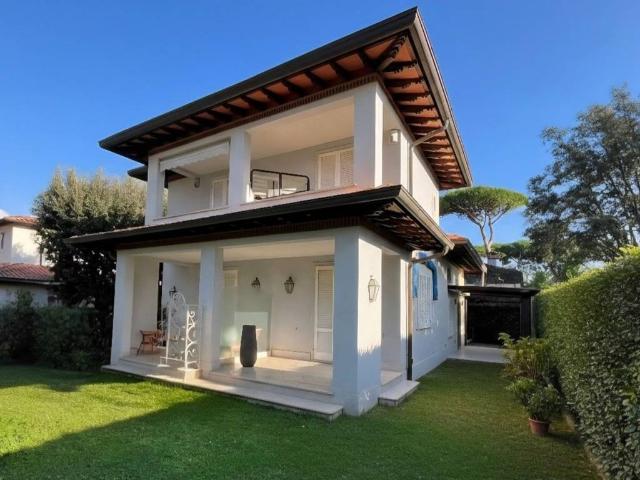Villa in vendita a Forte dei Marmi LU