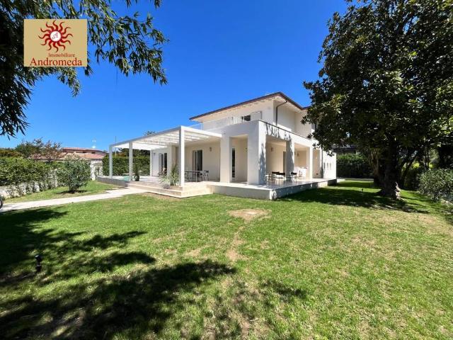 Villa in vendita a Forte dei Marmi LU