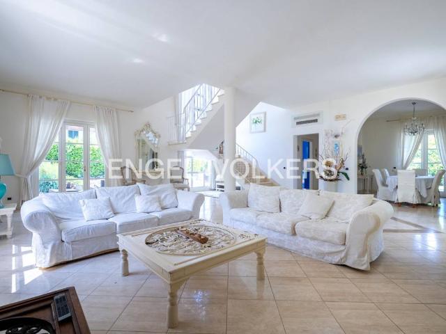 Villa in vendita a Forte dei Marmi LU