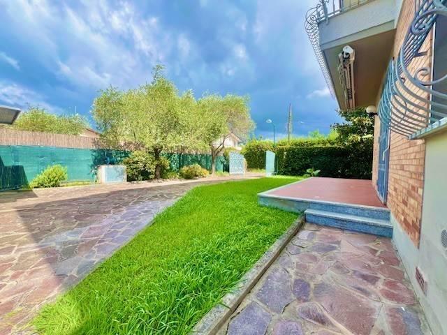 Villa in vendita a Forte dei Marmi LU