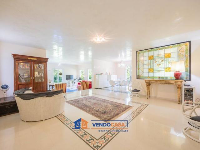 Villa in vendita a Forte dei Marmi LU