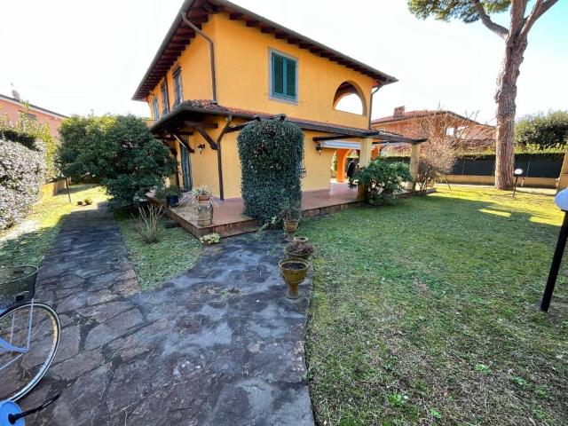 Villa in vendita a Forte dei Marmi LU