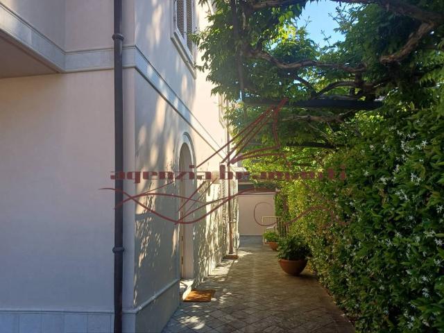 Villa in vendita a Forte dei Marmi LU