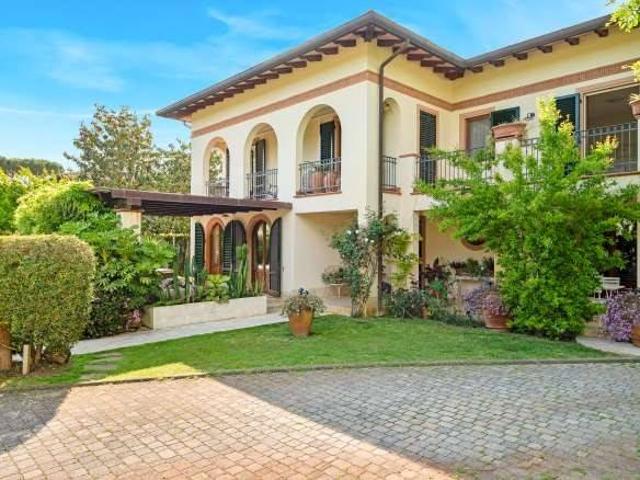 Villa in vendita a Forte dei Marmi LU