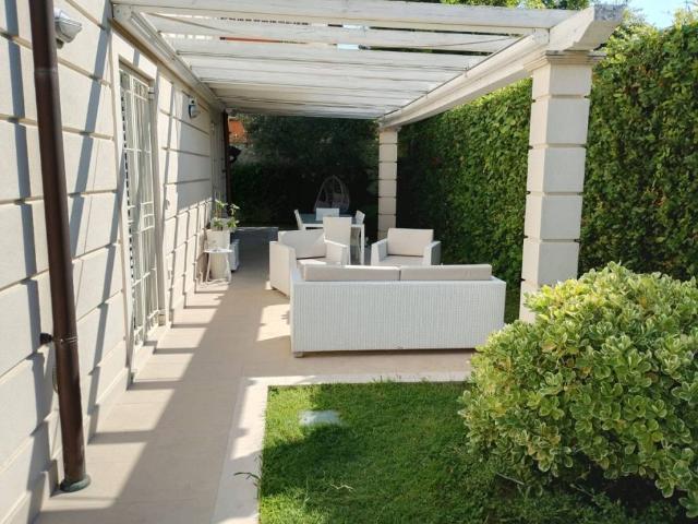 Villa in vendita a Forte dei Marmi LU