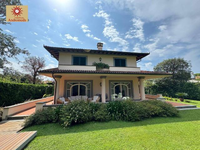 Villa in vendita a Forte dei Marmi LU