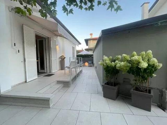 Villa in vendita a Forte dei Marmi LU