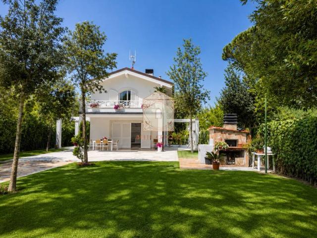 Villa in vendita a Forte dei Marmi LU
