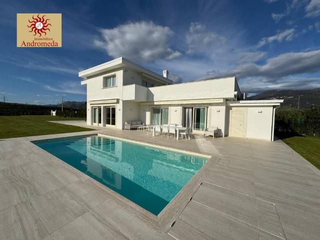 Villa in vendita a Forte dei Marmi LU