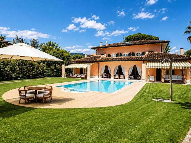 Villa in vendita a Forte dei Marmi LU