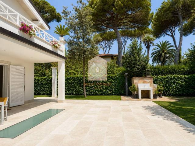 Villa in vendita a Forte dei Marmi LU