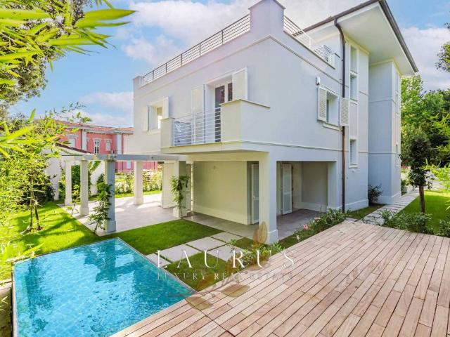 Villa in vendita a Forte dei Marmi LU