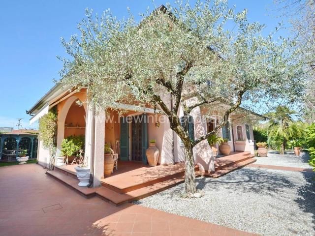 Villa in vendita a Forte dei Marmi LU