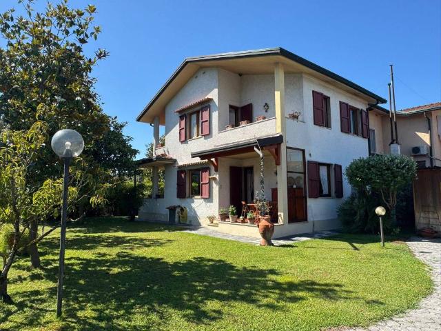 Villa in vendita a Forte dei Marmi LU