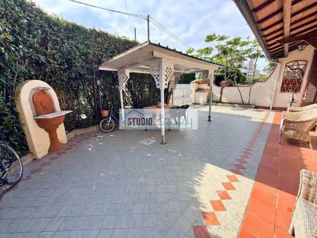 Villa in vendita a Forte dei Marmi LU