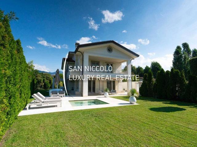 Villa in vendita a Forte dei Marmi LU