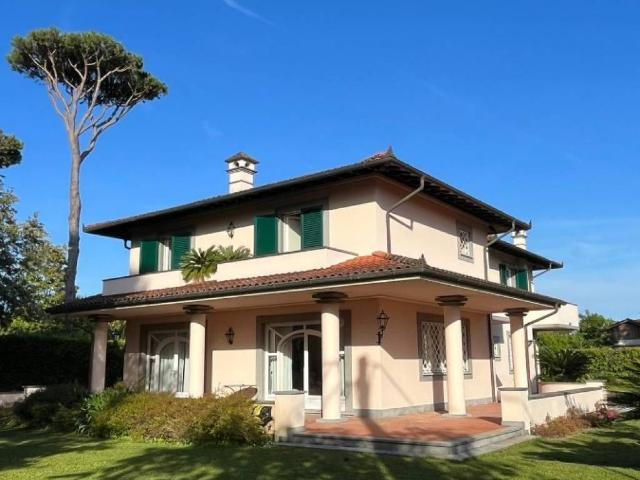 Villa in vendita a Forte dei Marmi LU