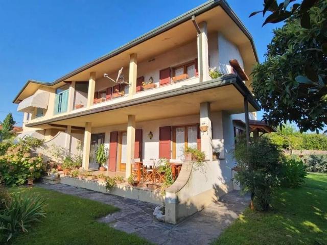 Villa in vendita a Forte dei Marmi LU