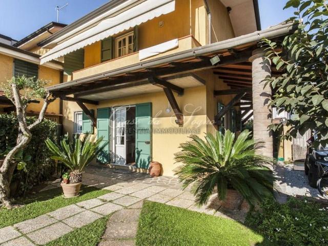 Villa in vendita a Forte dei Marmi LU