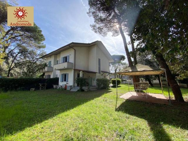 Villa in vendita a Forte dei Marmi LU