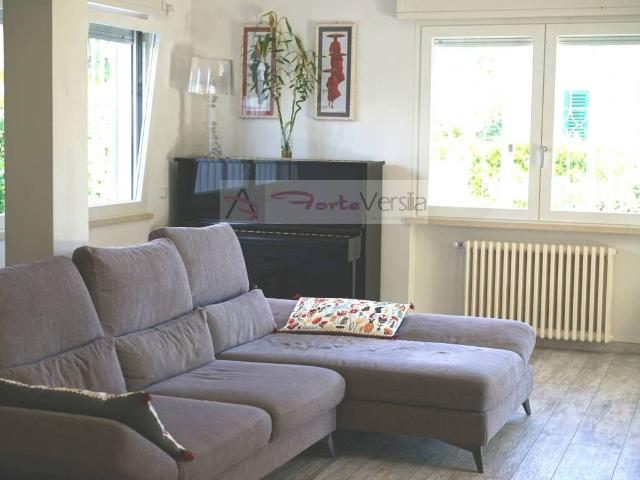 Villa in vendita a Forte dei Marmi LU