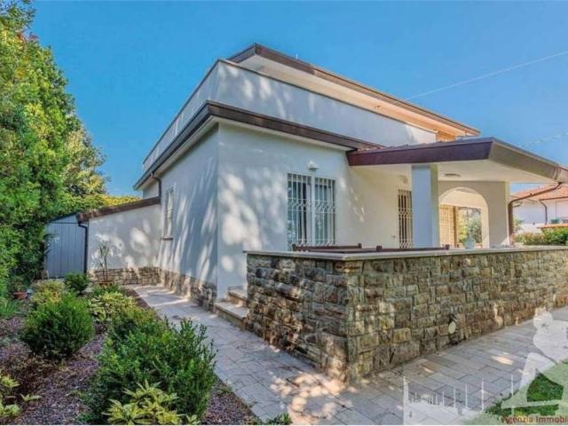 Villa in vendita a Forte dei Marmi LU