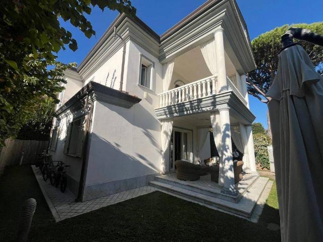 Villa in vendita a Forte dei Marmi LU
