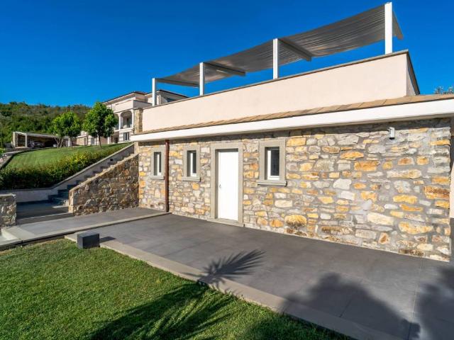 Villa in vendita a Fosdinovo MS