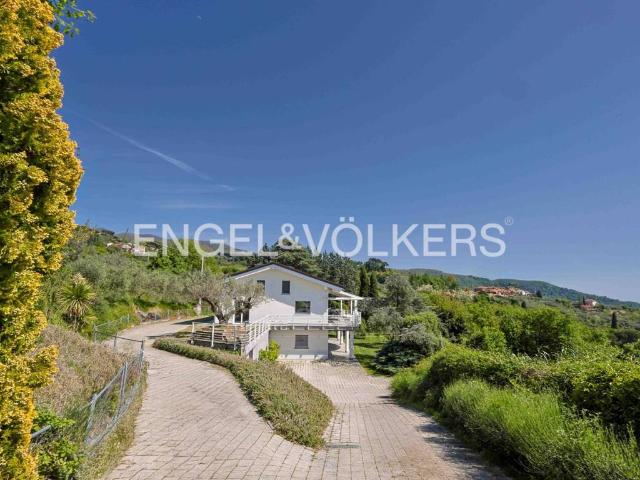 Villa in vendita a Fosdinovo MS