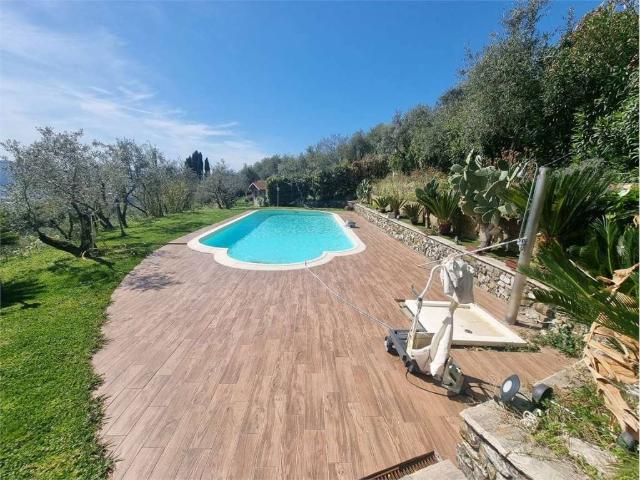 Villa in vendita a Fosdinovo MS