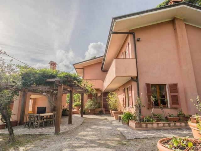 Villa in vendita a Fosdinovo MS