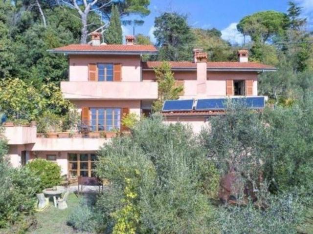 Villa in vendita a Fosdinovo MS