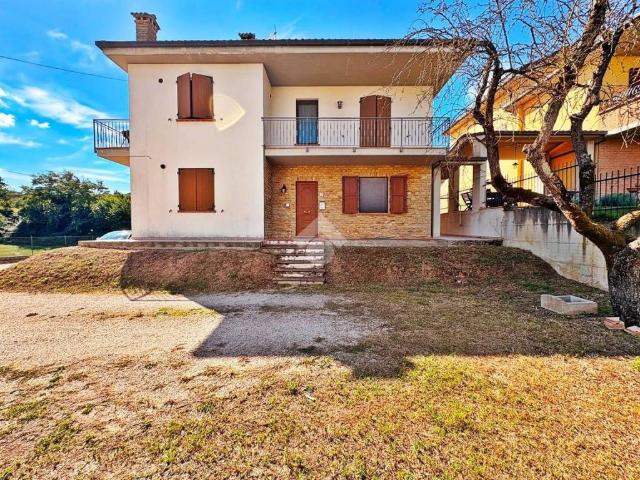 Villa in vendita a Fabriano AN