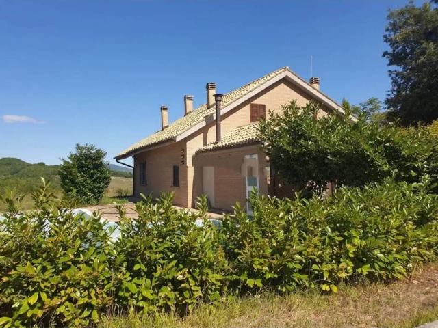 Villa in vendita a Fabriano AN