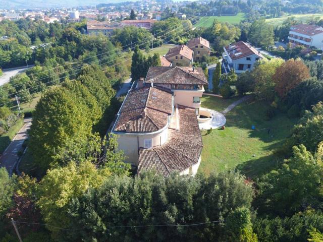 Villa in vendita a Fabriano AN