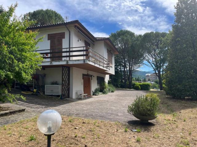 Villa in vendita a Fabriano AN