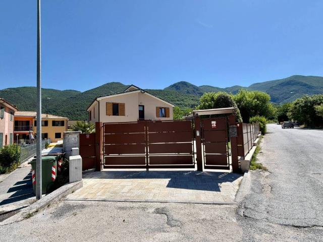 Villa in vendita a Fabriano AN