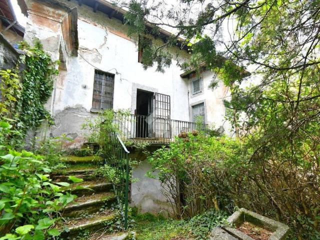 Villa in vendita a Faggeto Lario CO