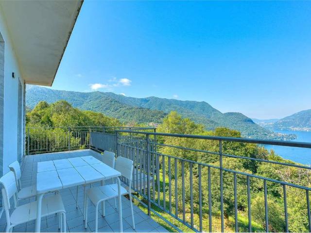 Villa in vendita a Faggeto Lario CO