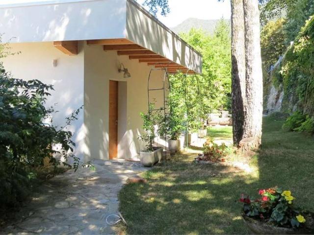 Villa in vendita a Faggeto Lario CO