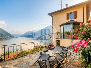 Villa in vendita a Faggeto Lario CO