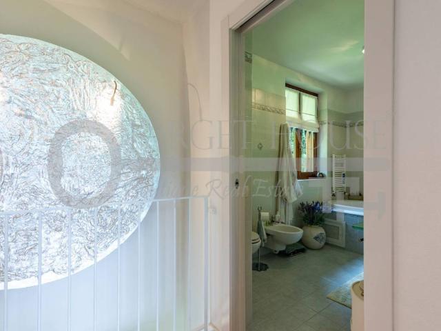 Villa in vendita a Faggeto Lario CO