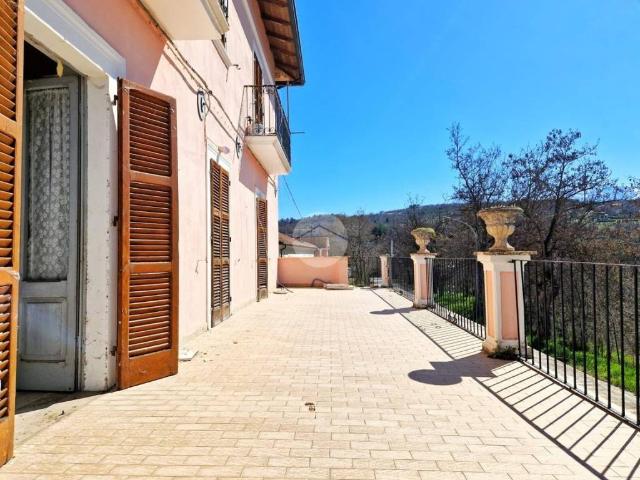 Villa in vendita a Fagnano Alto AQ